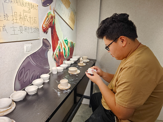 当指尖泥土遇上跨界灵感 陶艺工坊打造异课活动新体验